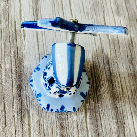 Blue and White Porcelain Holland Windmill with turning vanes, Handmade - Picture 5 of 6